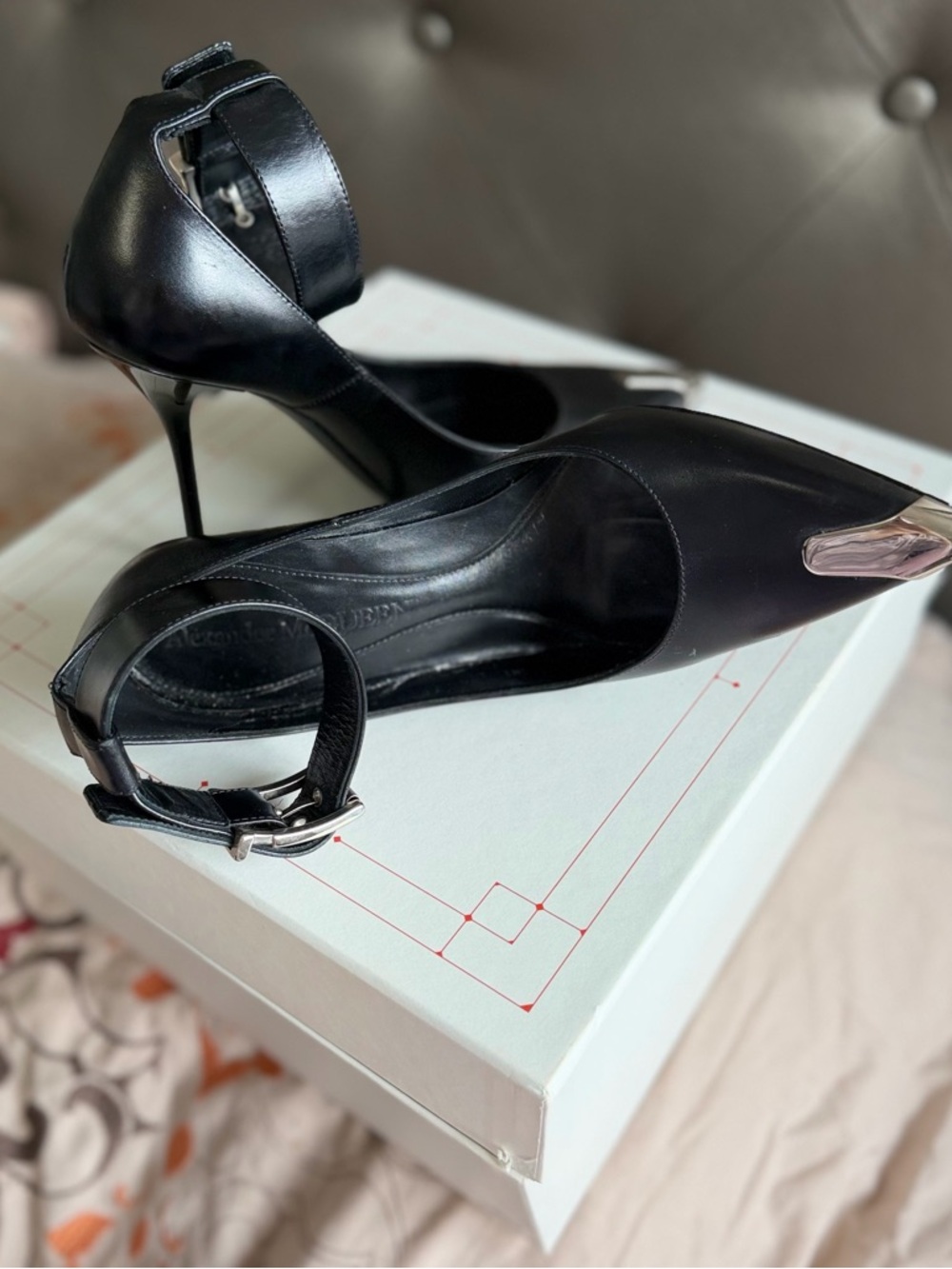 Alexander McQueen Black Pointed Toe Ankle-Strap Heels with Silver Toe Caps S:38 - Picture 7 of 7